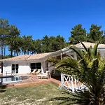 La Des Pins Willa